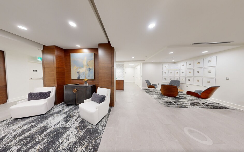 Merchants Plaza portefeuille de 3 propriétés à vendre sur LoopNet.ca - Numérisation 3D de Matterport - Image 2 de 24
