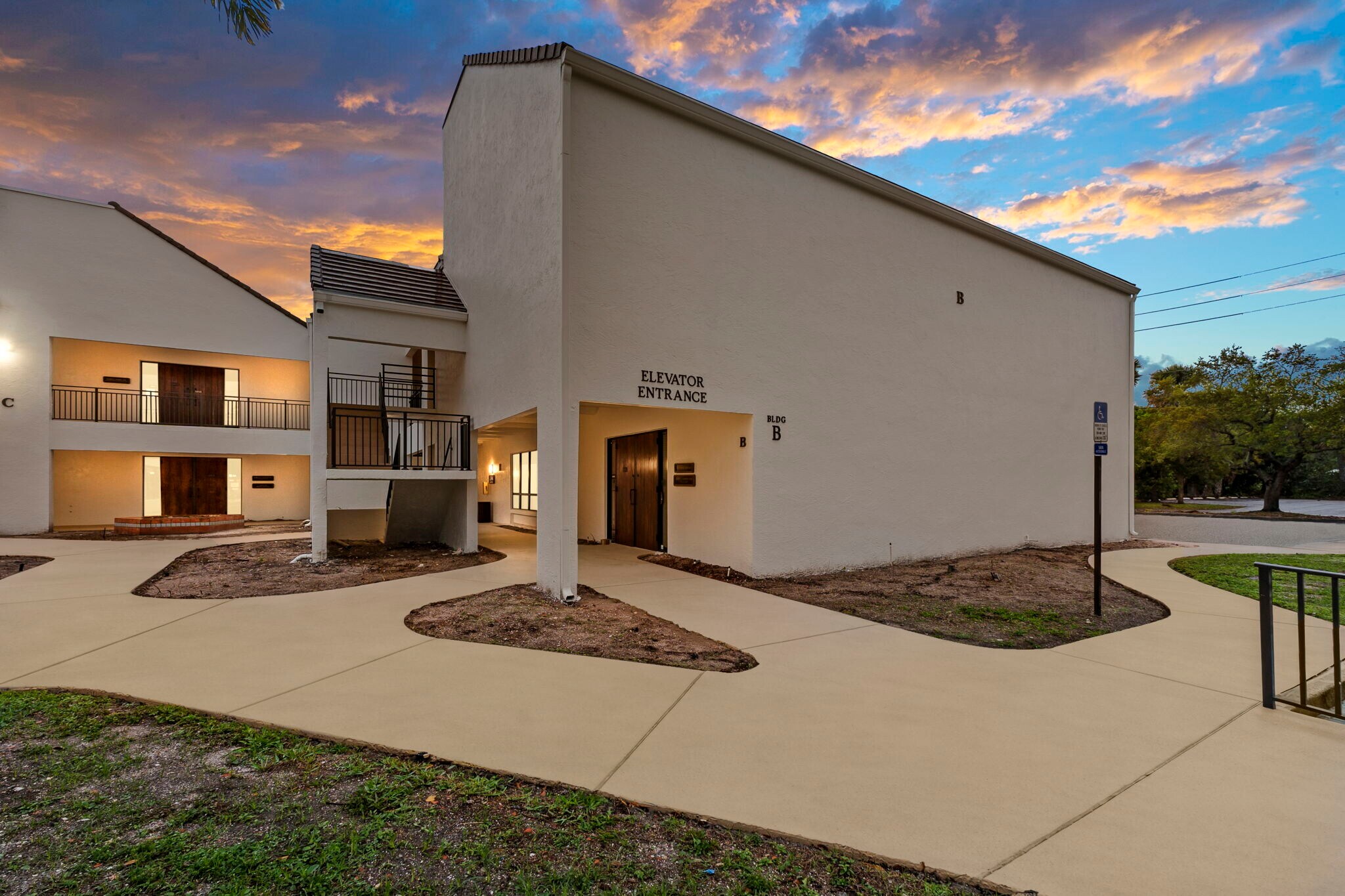 900 SE Ocean Blvd, Stuart, FL for sale Primary Photo- Image 1 of 26