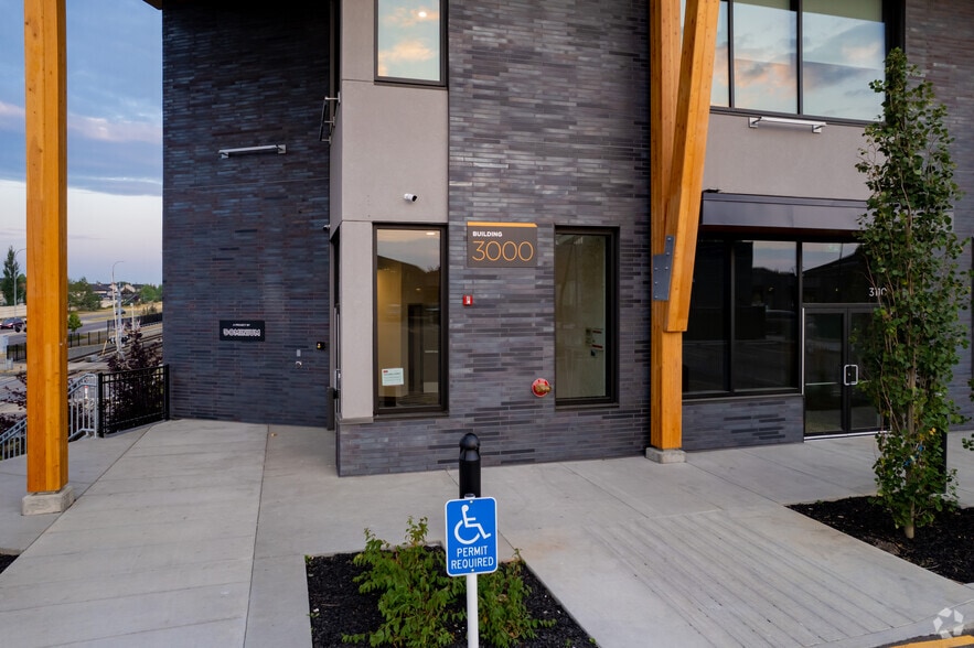 40 Christie Park Vw SW, Calgary, AB à vendre - Photo du bâtiment - Image 3 de 13