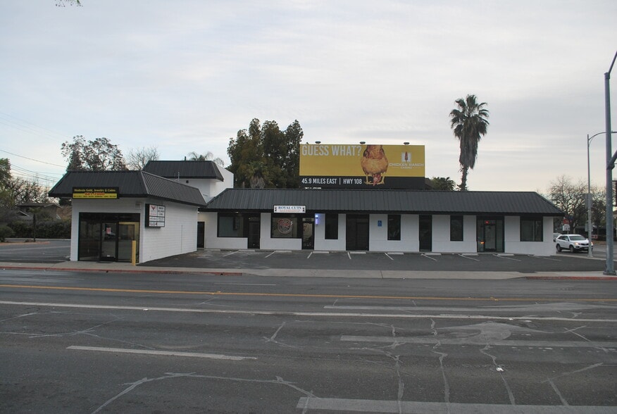 101 McHenry Ave, Modesto, CA for lease - Building Photo - Image 2 of 32