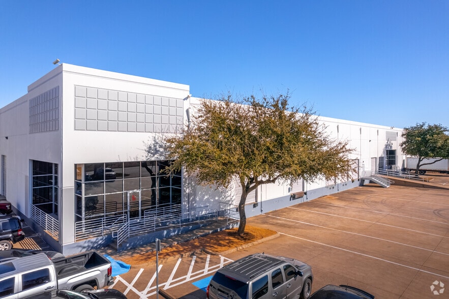 8181 Eastpoint Dr, Dallas, TX for lease - Building Photo - Image 2 of 5