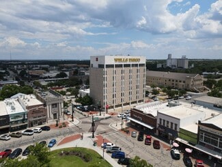 Plus de détails pour 101 S Locust St, Denton, TX - Bureau à louer