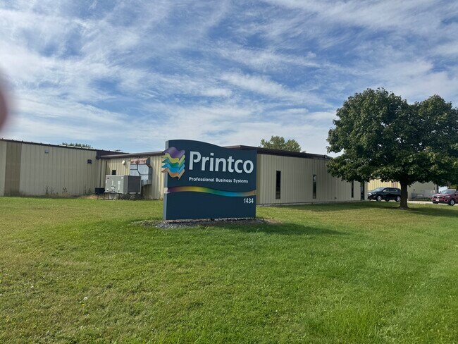 Plus de détails pour 1434 Progress Ln, Omro, WI - Bureau, Industriel à louer