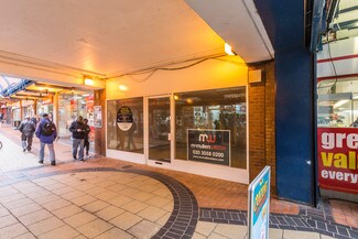 Plus de détails pour 1 Commerce Way, Letchworth Garden City - Commerce de détail à louer