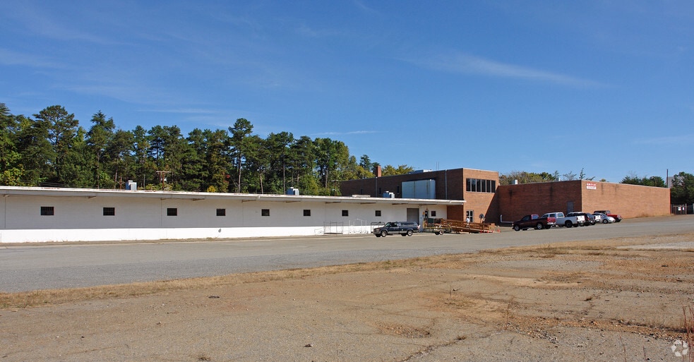 535 E Clemmonsville Rd, Winston-Salem, NC for lease - Building Photo - Image 1 of 6