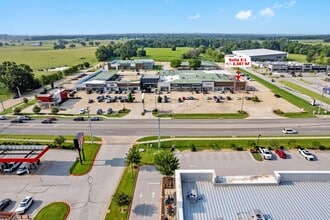 1395 E Henri De Tonti Blvd, Springdale, AR à louer Photo intérieure- Image 2 de 2