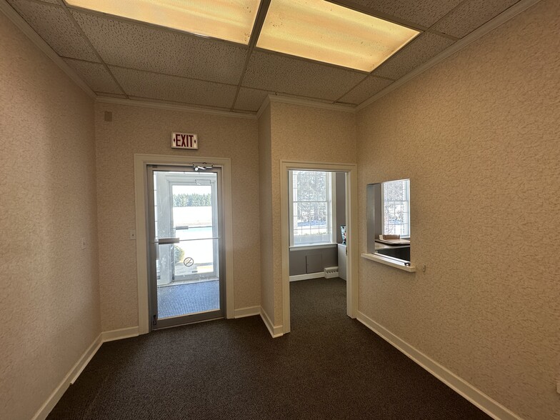 8275 N 32nd St, Richland, MI for lease - Interior Photo - Image 3 of 12