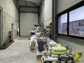 Flex in Ennery for lease Interior Photo- Image 1 of 4