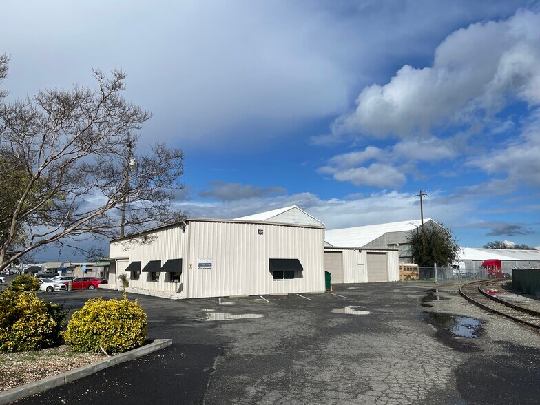 108 N East St, Woodland, CA à louer - Photo du bâtiment - Image 2 de 3