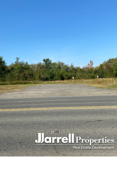 8608 Jefferson Davis Hwy, Fredericksburg, VA à louer - Photo du bâtiment - Image 1 de 2