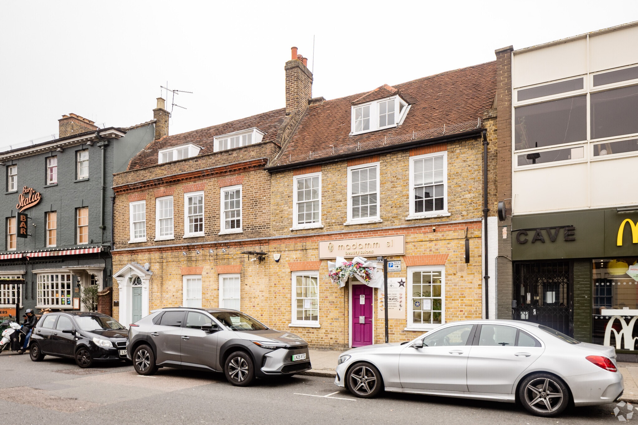 122-123 High St, Uxbridge for lease Primary Photo- Image 1 of 10