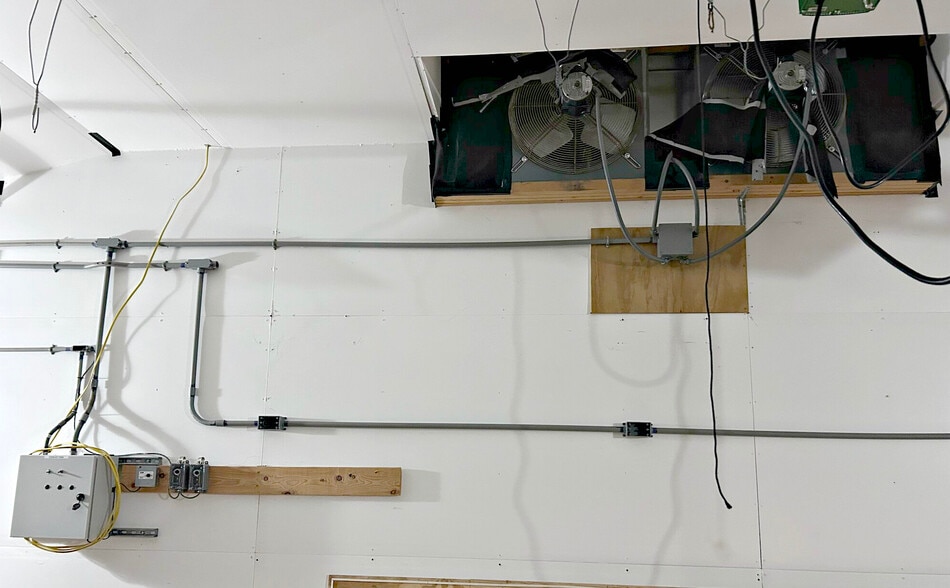 N2119 Bay de Noc Dr, Menominee, MI à vendre - Photo du bâtiment - Image 2 de 14