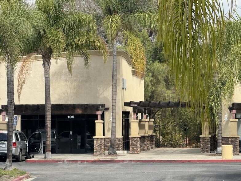 1551 E Ontario Ave, Corona, CA à louer - Photo du bâtiment - Image 2 de 6