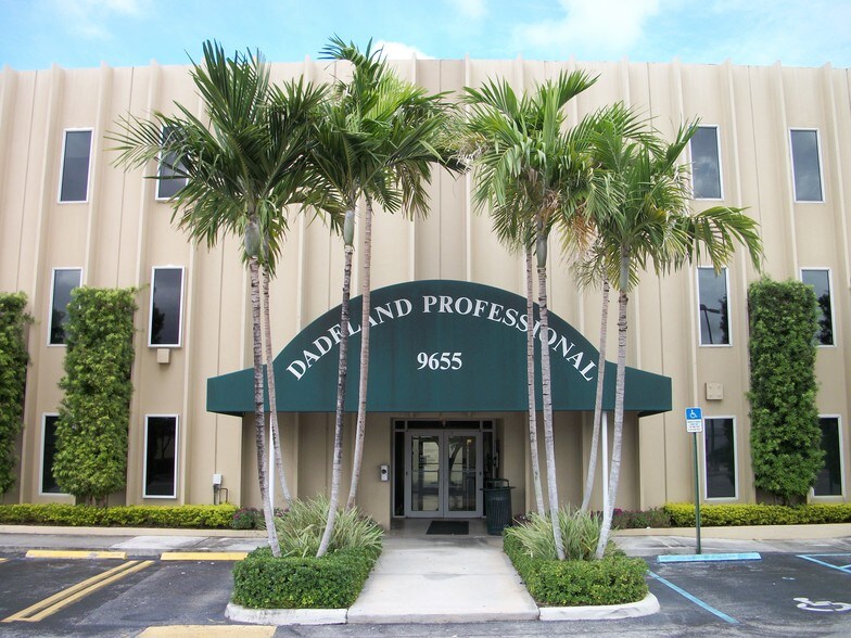 9655 S Dixie Hwy, Miami, FL à louer - Photo du bâtiment - Image 2 de 9