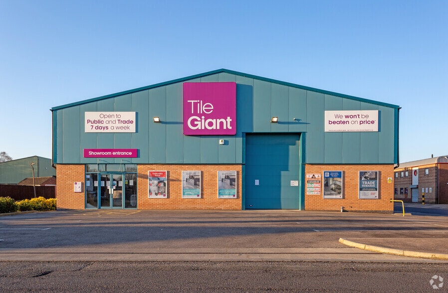 Dixon Clos, Lincoln for lease - Primary Photo - Image 1 of 3