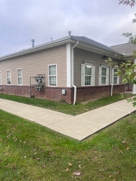 5010 Gateway Dr, Medina, OH à louer - Photo du bâtiment - Image 2 de 6