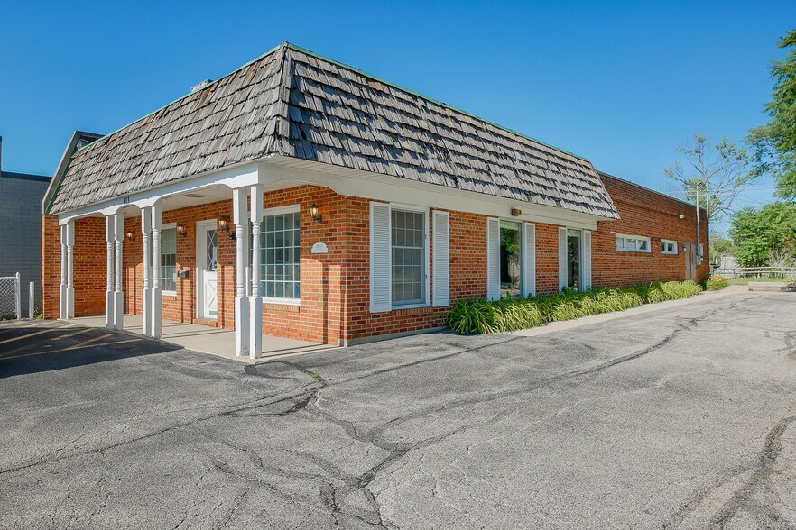 613 S Main St, Lombard, IL à vendre - Photo du bâtiment - Image 2 de 15