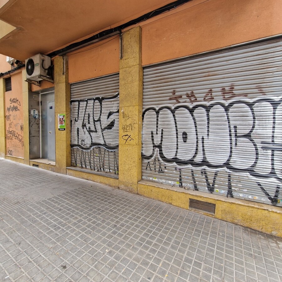 Badalona, BAR 08912 - - - Interior Photo - Image 1 of 2