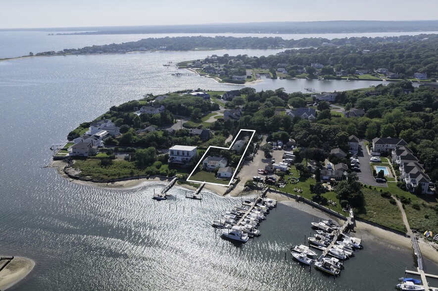 35 Gardners Ln, Hampton Bays, NY for sale - Building Photo - Image 3 of 23
