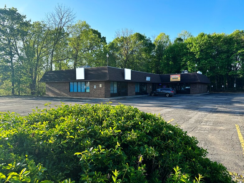 6541-6547 Stadium Dr, Kalamazoo, MI à louer - Photo du bâtiment - Image 1 de 1