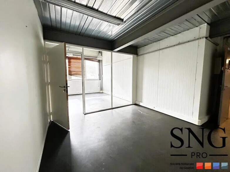 Office in Le Tholonet for lease - Building Photo - Image 3 of 4