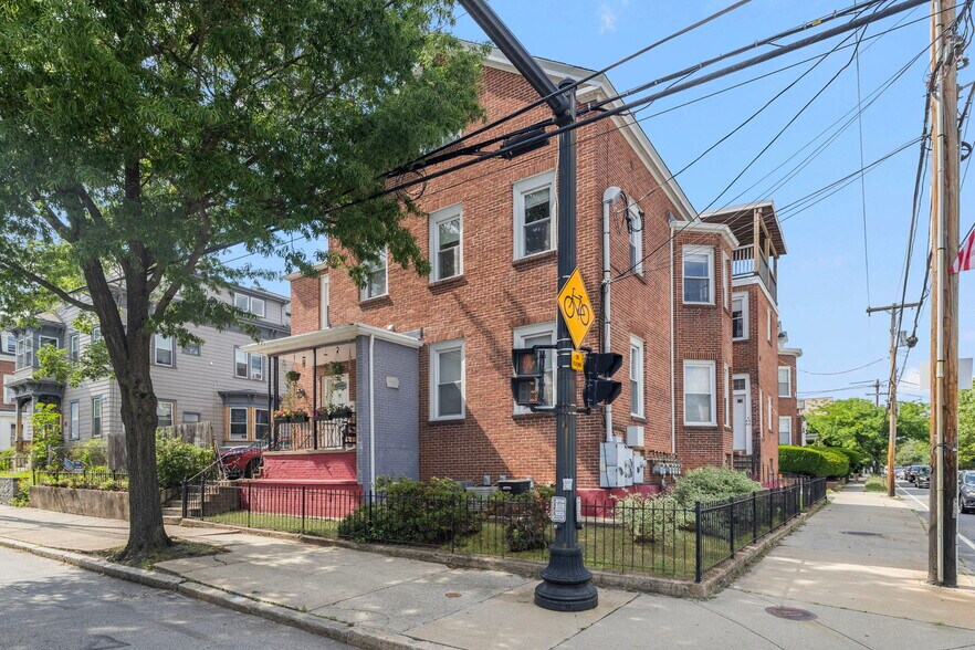64-66 Pitman St, Providence, RI à vendre - Photo du bâtiment - Image 1 de 30