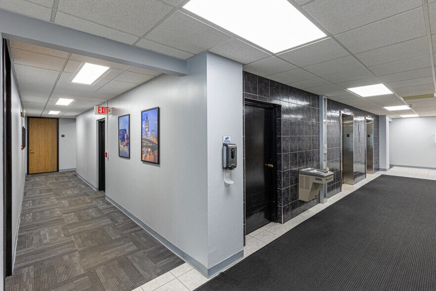 2550 Mosside Blvd, Monroeville, PA à louer - Photo du bâtiment - Image 3 de 12