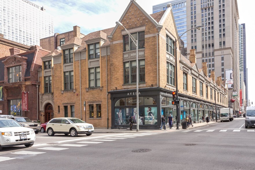 601-623 N State St & 4 E Ohio St, Chicago, IL à louer - Photo du bâtiment - Image 2 de 11