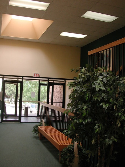 1603 E 19th St, Edmond, OK à louer - Hall d’entrée - Image 2 de 35