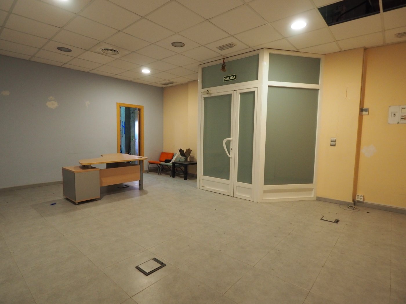 Retail in València, Valencia for lease Building Photo- Image 1 of 5