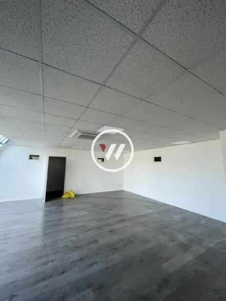 Commerce de détail dans Aubagne à louer - Photo intérieure - Image 2 de 14