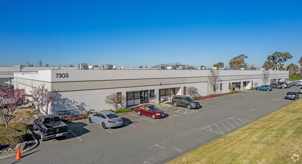 7303 Edgewater Dr, Oakland, CA for lease - Building Photo - Image 1 of 8