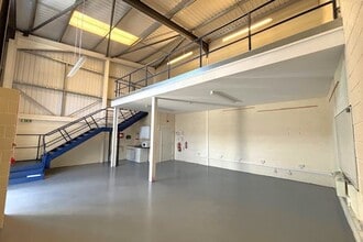 Blackhill Rd, Poole for lease Interior Photo- Image 2 of 4