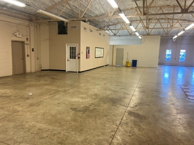 210 N Upshaw Blvd, Robstown, TX for lease - Interior Photo - Image 3 of 9