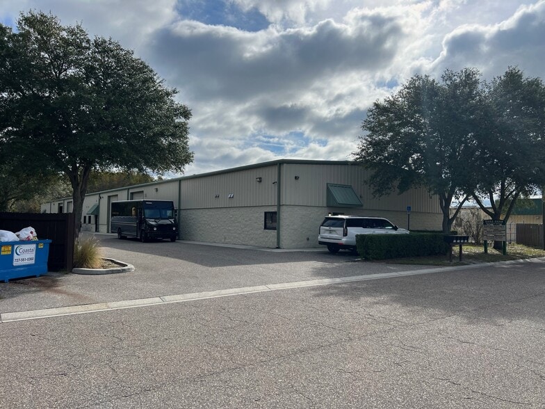 2552-2558 Merchant Ave, Odessa, FL à louer - Photo du bâtiment - Image 3 de 14