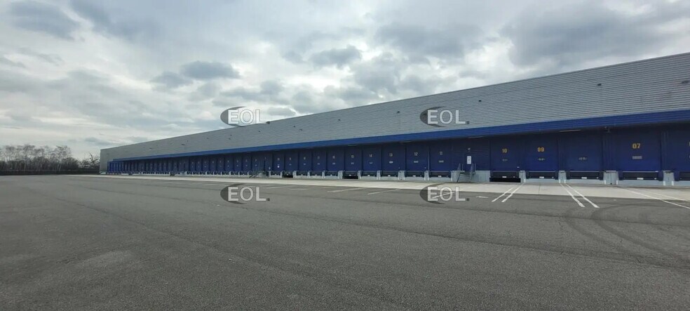 Industrial in Étupes for lease - Building Photo - Image 3 of 19