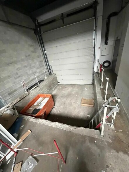 Flex in Le Thillay for lease - Construction Photo - Image 1 of 6