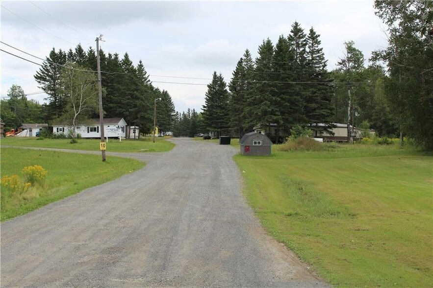 149 Loring Commerce Rd, Limestone, ME à vendre - Photo principale - Image 1 de 29