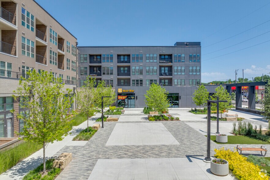 2219 E 11th St, Tulsa, OK à louer - Photo du bâtiment - Image 2 de 47