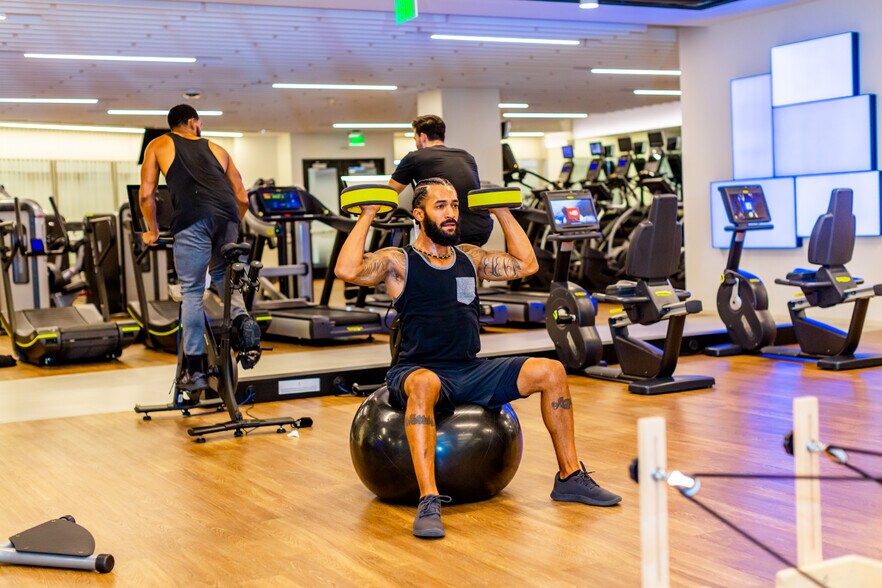 2029 Century Park E, Los Angeles, CA à louer - Photo intérieure - Image 2 de 42