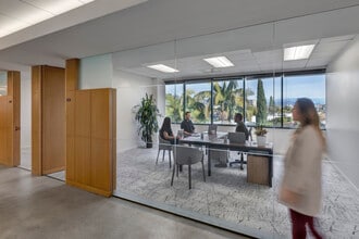 100 N Crescent Dr, Beverly Hills, CA for lease Interior Photo- Image 2 of 3