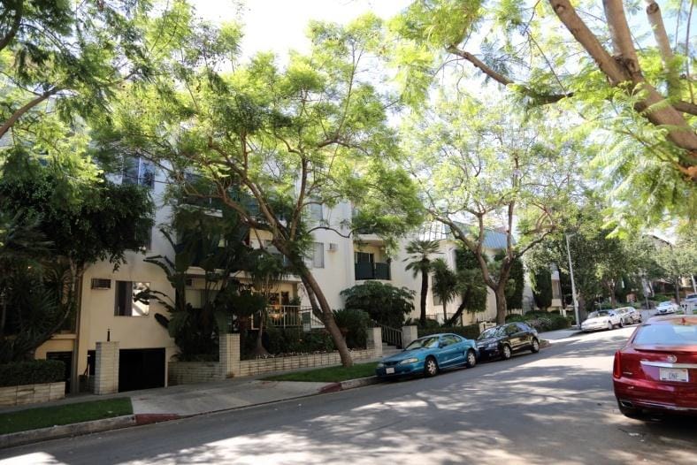 1203 N Kings Rd, West Hollywood, CA à vendre - Photo du bâtiment - Image 2 de 13