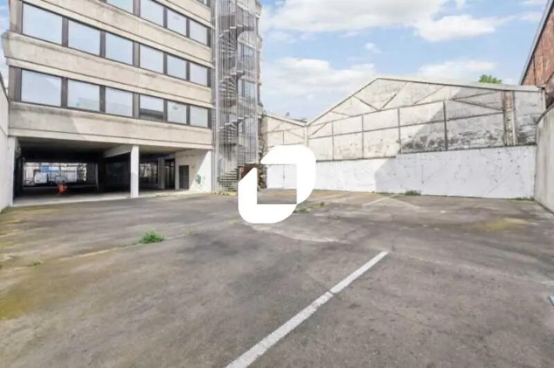 Bureau dans Ivry-sur-Seine à louer - Photo du bâtiment - Image 2 de 27