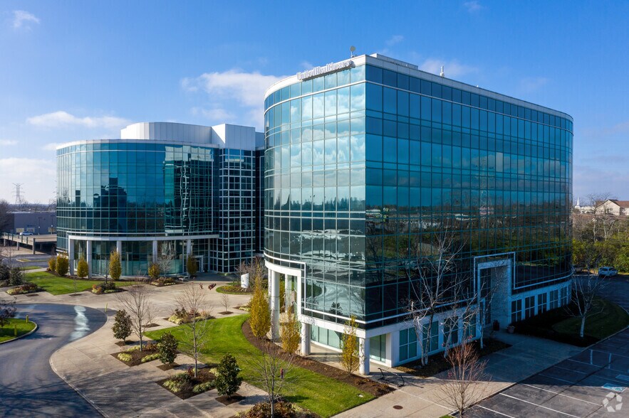 230 Lexington Green Cir, Lexington, KY à louer - Photo du bâtiment - Image 2 de 13