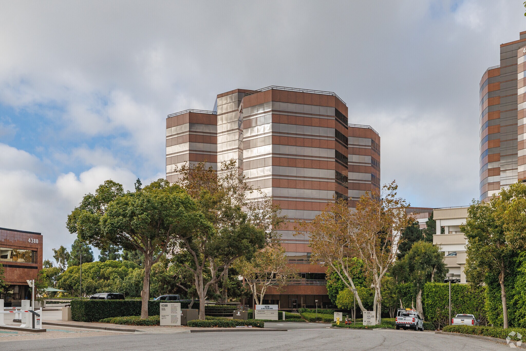 4370 La Jolla Village Dr, San Diego, CA à louer Photo principale- Image 1 de 28