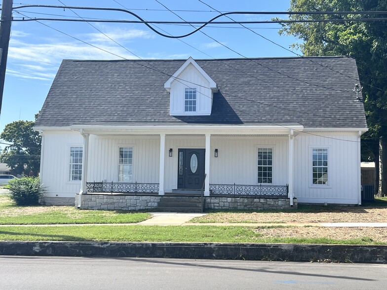 301 W Cedar St, Franklin, KY for sale - Building Photo - Image 1 of 44