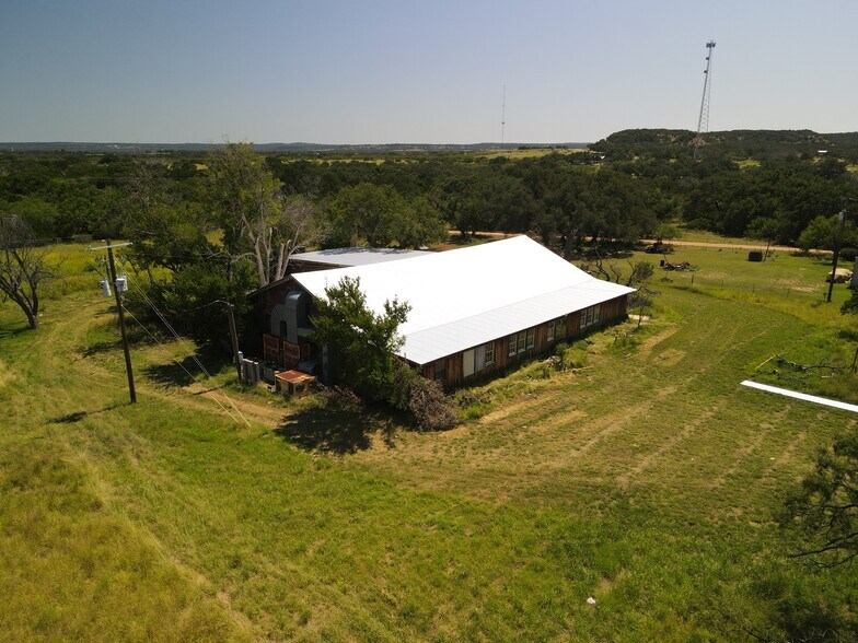 17662 US 87 Hwy, Fredericksburg, TX à vendre - Photo du bâtiment - Image 3 de 18