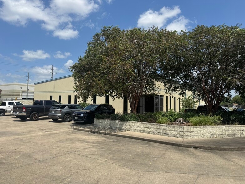 10702 Old Bammel N Houston Rd, Houston, TX for sale - Primary Photo - Image 1 of 5