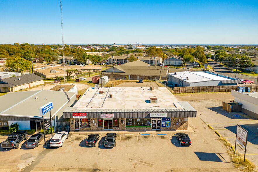 711-715 Lake Air Dr, Waco, TX à vendre - Photo du bâtiment - Image 2 de 5