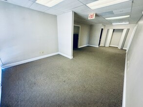 2810 E Oakland Park Blvd, Fort Lauderdale, FL à louer Photo intérieure- Image 1 de 25